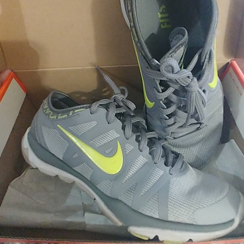 SOLD Women's Nike Flex Supreme Tr 3 6.5 Wolf Grey Volt